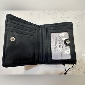 Mundi Wallet NWT
